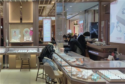 節日促銷點亮“黃金熱”，年輕人引領美發飾品新潮流